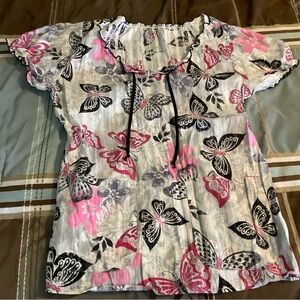 Peaches scrub top size M